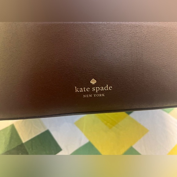 Burgandy color Kate spade tote bag - Picture 3 of 3